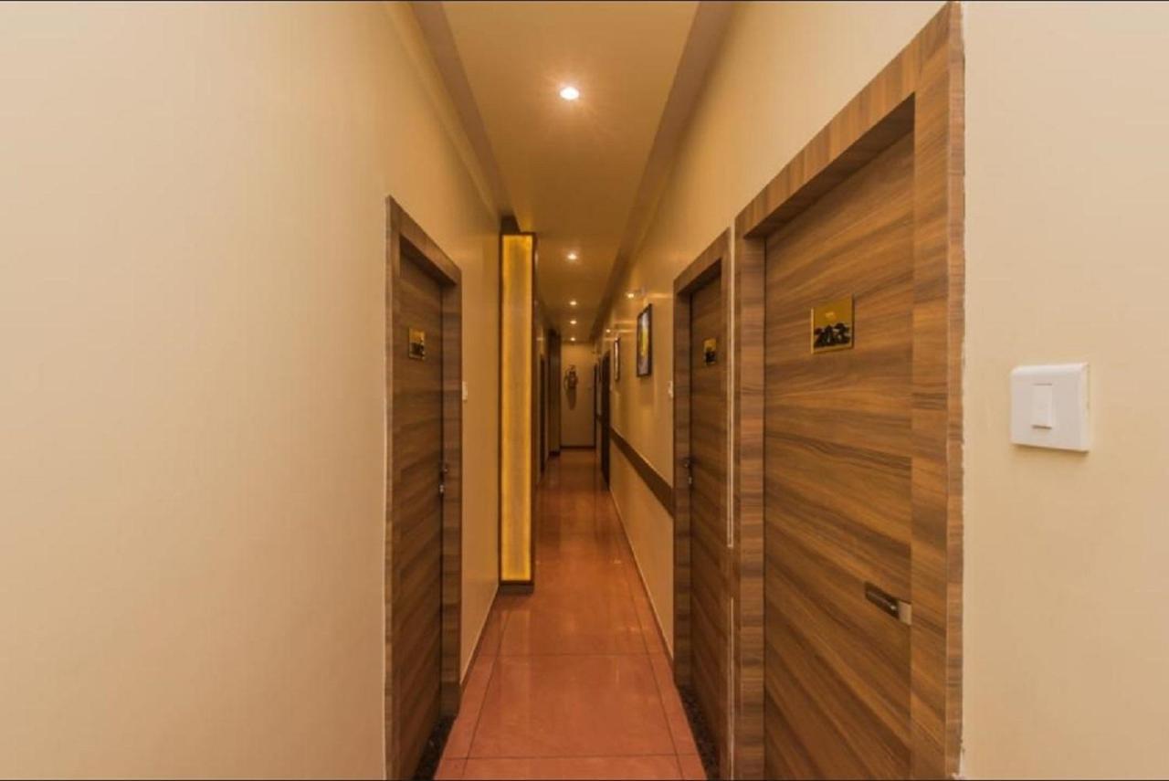 Aster Hotel Near Mumbai Airport מראה חיצוני תמונה