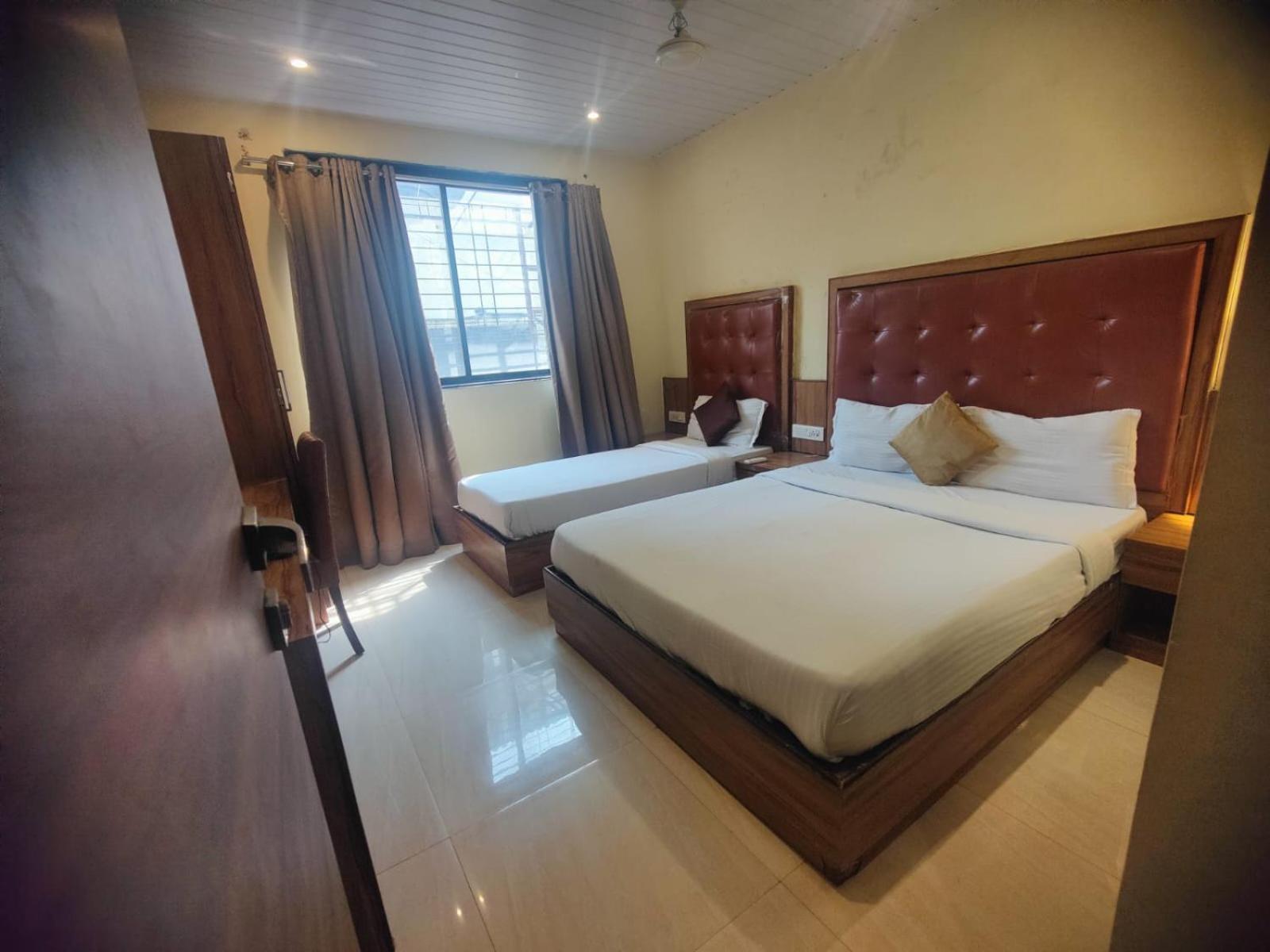 Aster Hotel Near Mumbai Airport מראה חיצוני תמונה