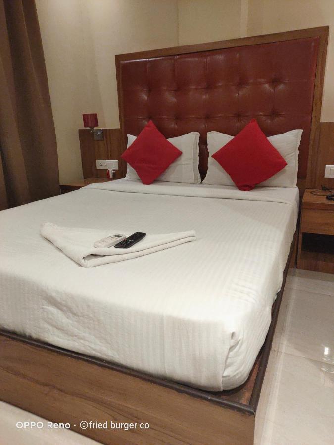 Aster Hotel Near Mumbai Airport מראה חיצוני תמונה