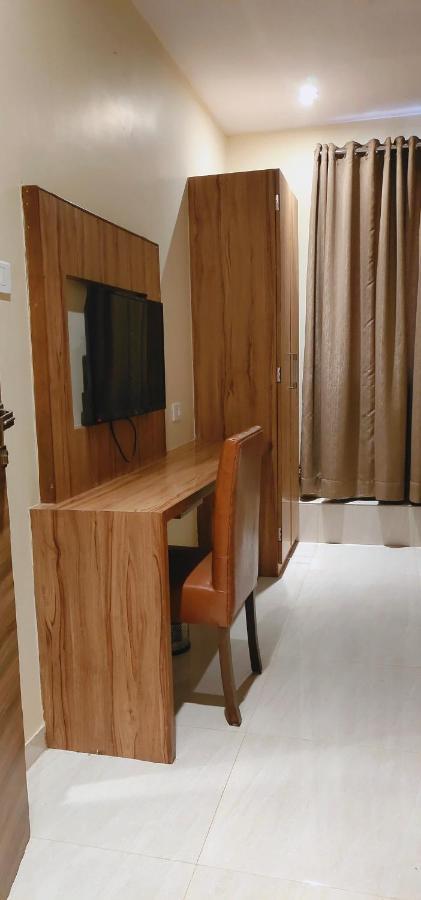 Aster Hotel Near Mumbai Airport מראה חיצוני תמונה