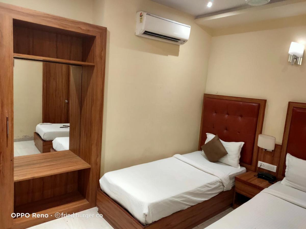 Aster Hotel Near Mumbai Airport מראה חיצוני תמונה
