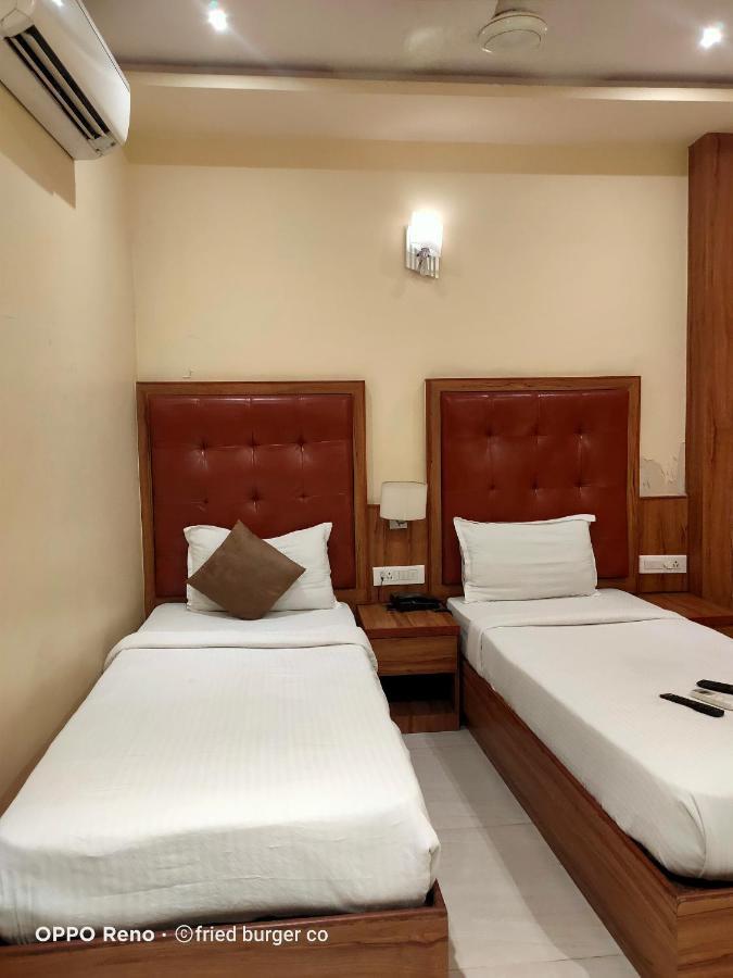 Aster Hotel Near Mumbai Airport מראה חיצוני תמונה